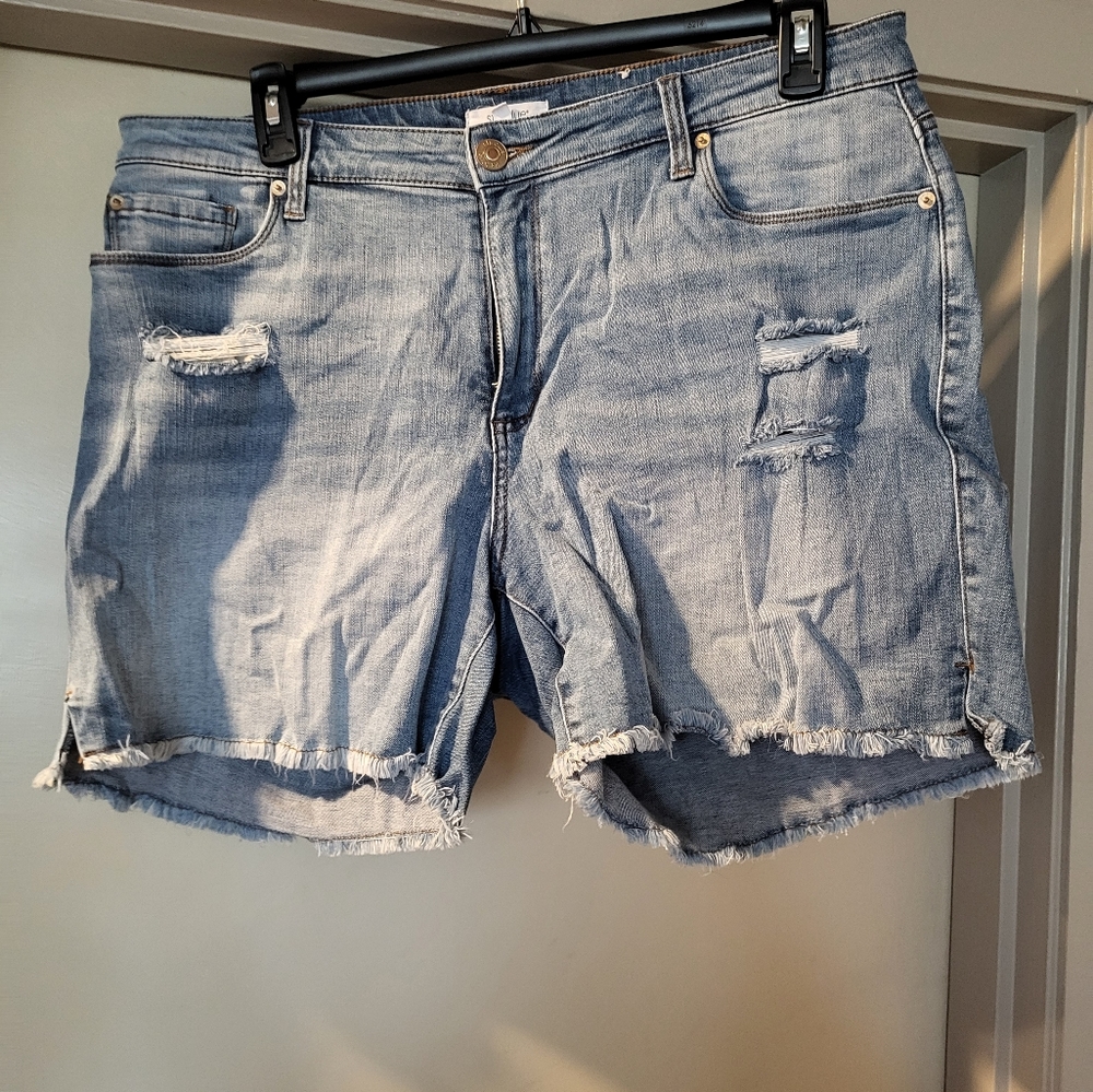 sts blue Aubrey mid rise short. Sz 33/16